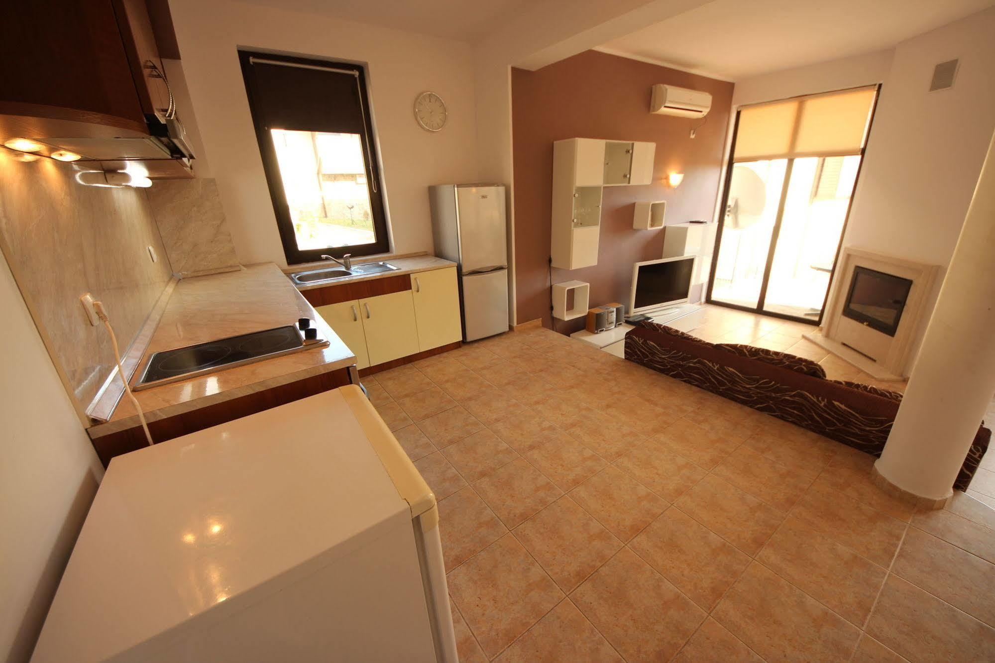 Menada Sunny Hill Villa Kosharitsa Esterno foto
