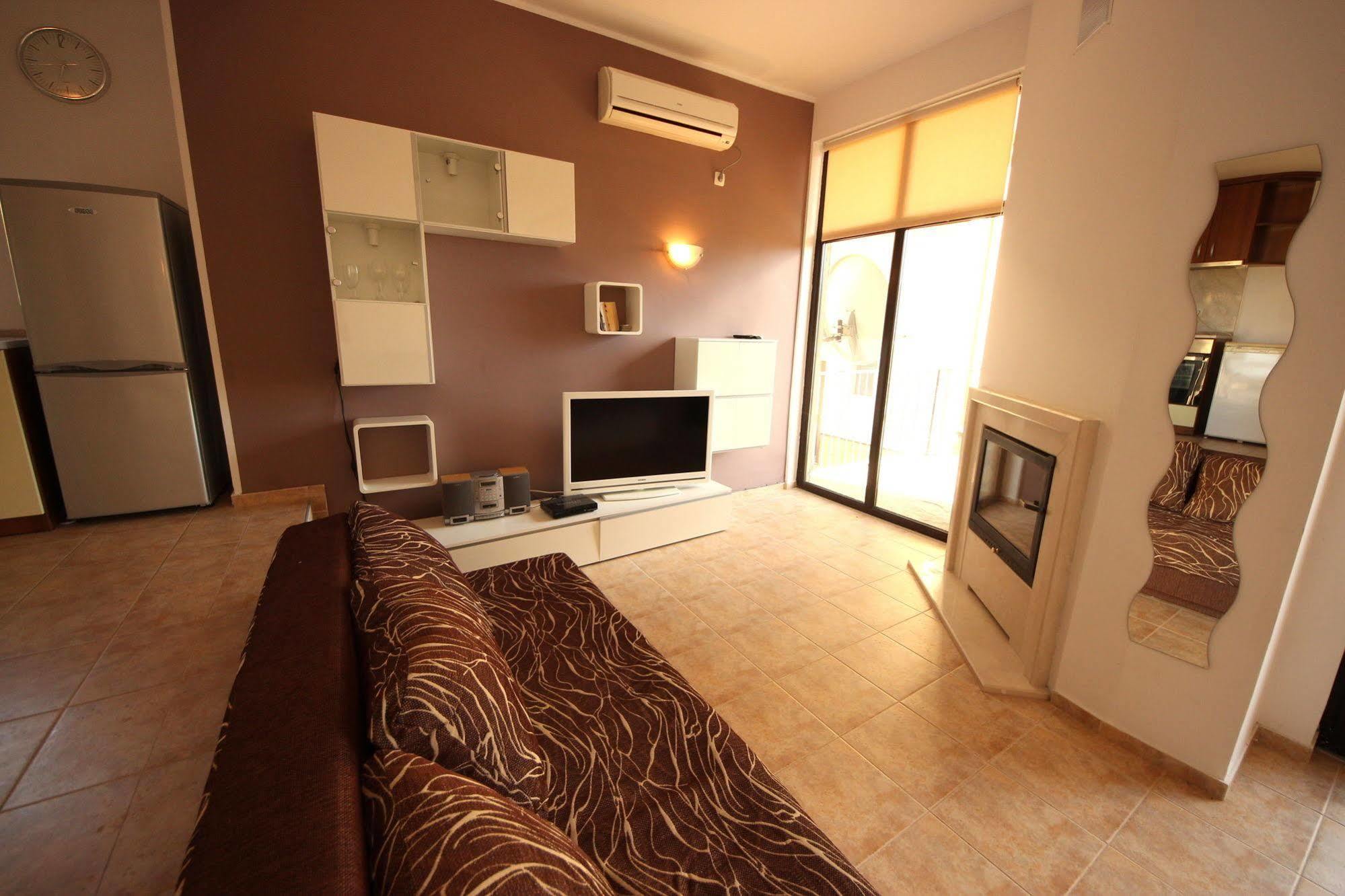 Menada Sunny Hill Villa Kosharitsa Esterno foto