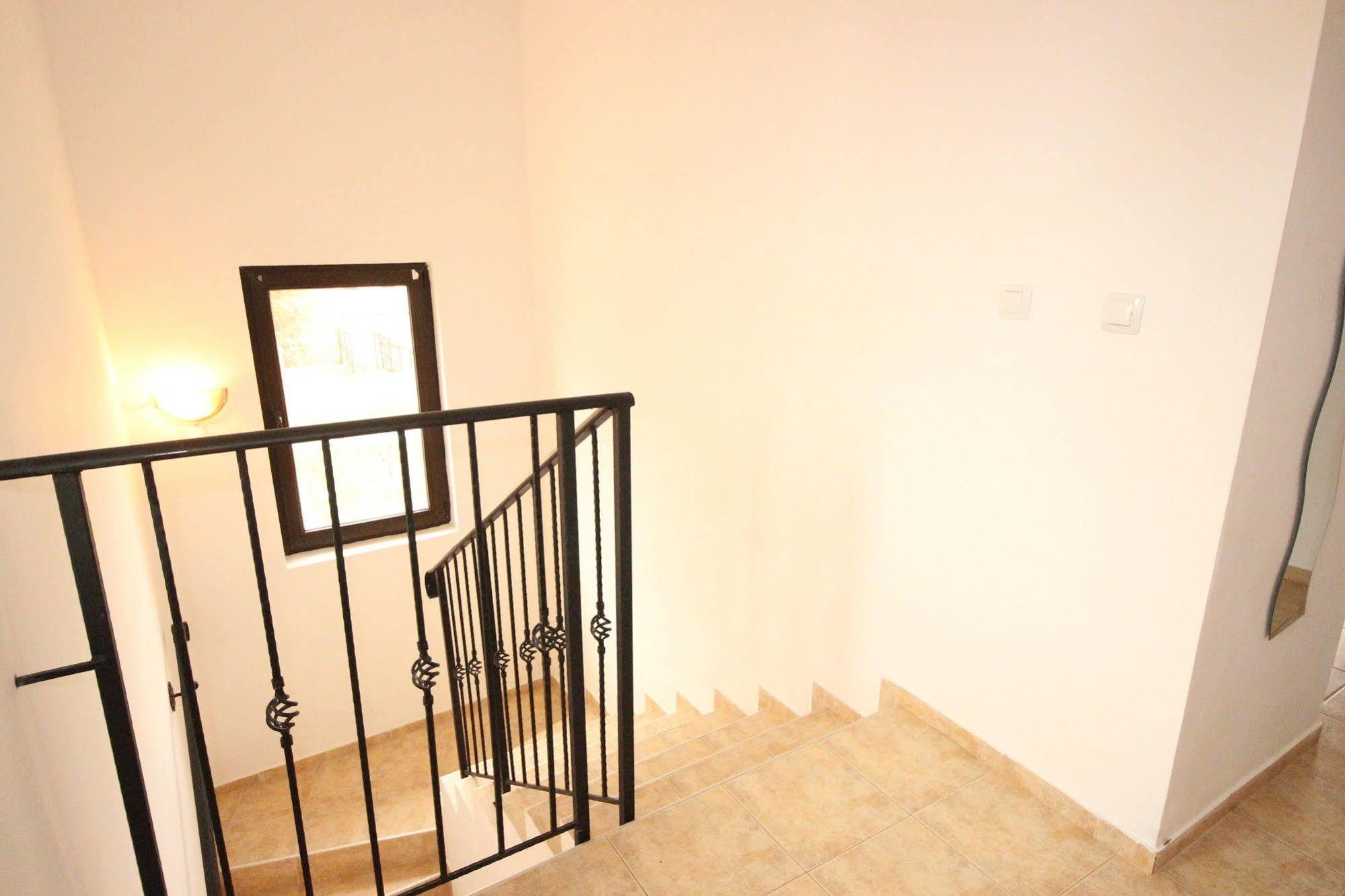 Menada Sunny Hill Villa Kosharitsa Esterno foto